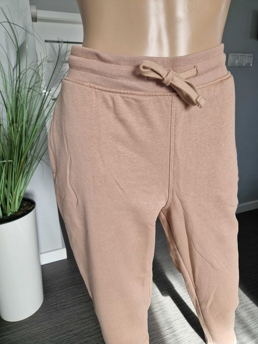 Nowe spodnie dresowe Campus