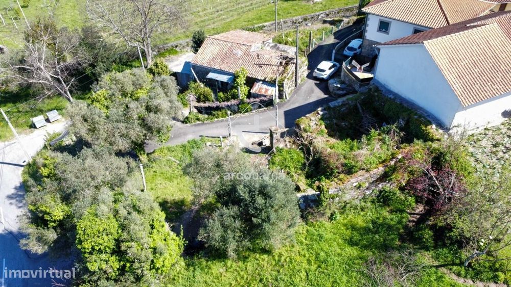 Vende-se Ruína com potencial para restauro em Gondufe - Ponte de Lima
