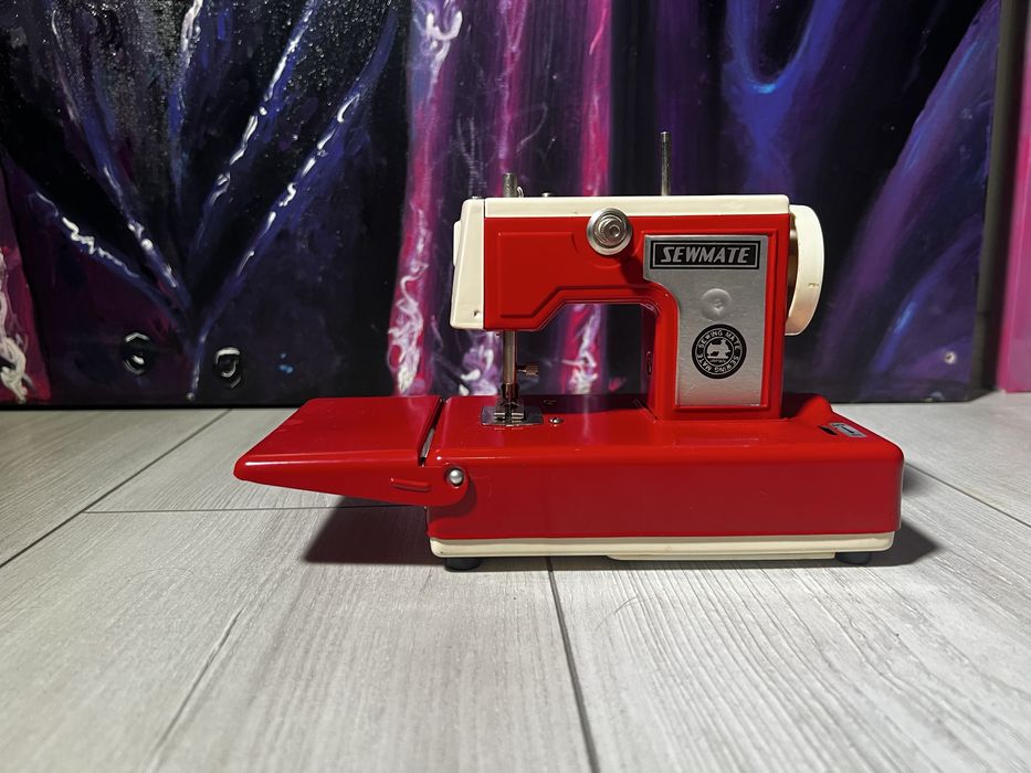 SEWMATE Mini Sewing Machine (портативна швейна машинка SEWMATE)