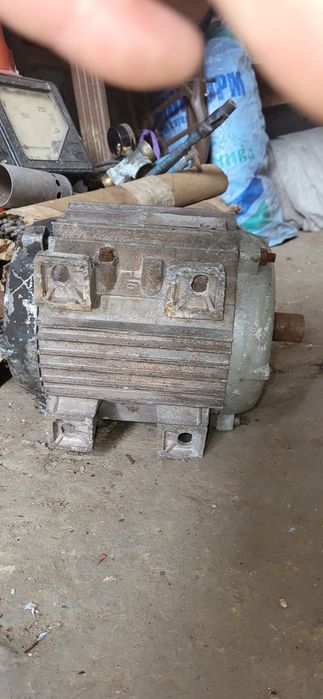 Продам двохваловий двигун