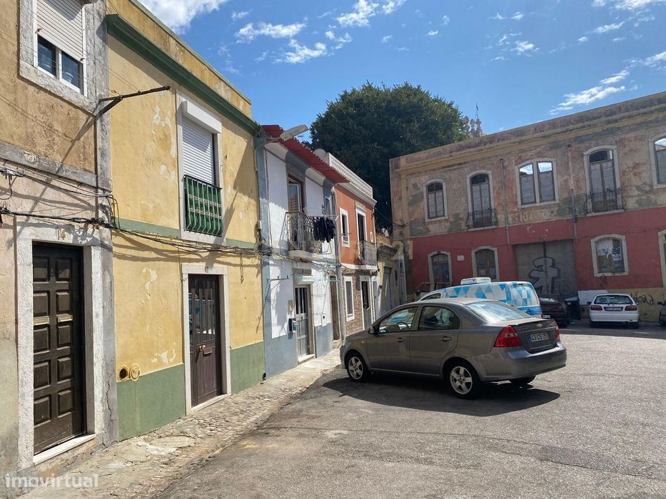 OPORTUNIDADE INVESTIMENTO! Prédio 2 pisos em zona histórica | Miradour