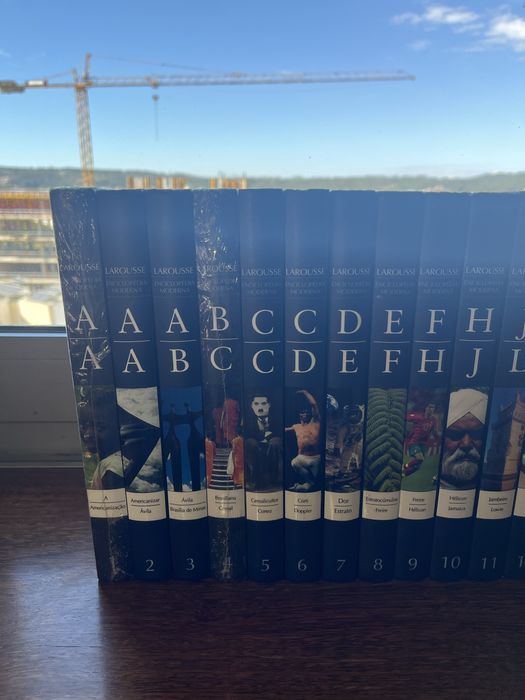 Livros Larousse - Enciclopédia Moderna