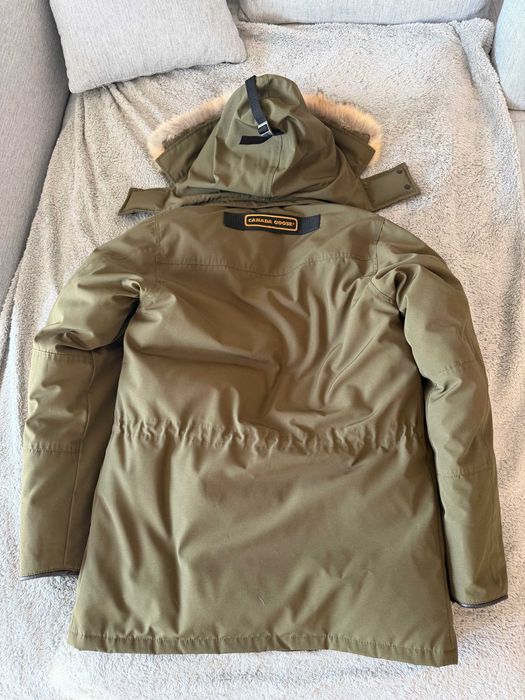 Jaqueta, casaco de penas Canada Goose verde militar, tamanho S.