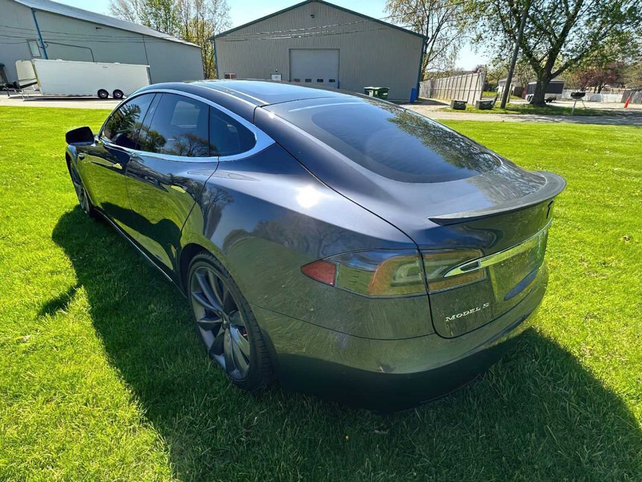 Tesla Model S P100D      2017