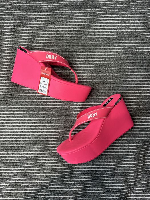 Japonki na koturnie DKNY rozmiar 40