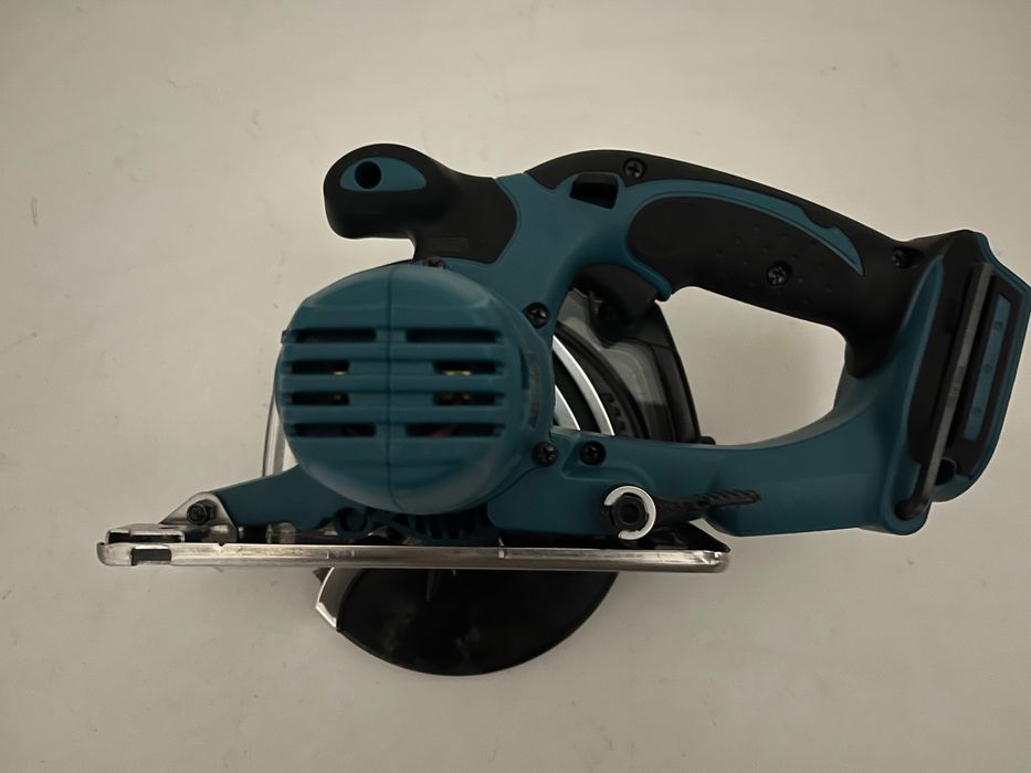 MAKITA Przecinarka piła do metalu akumulatorowa 18V 136x20 mm DCS552Z