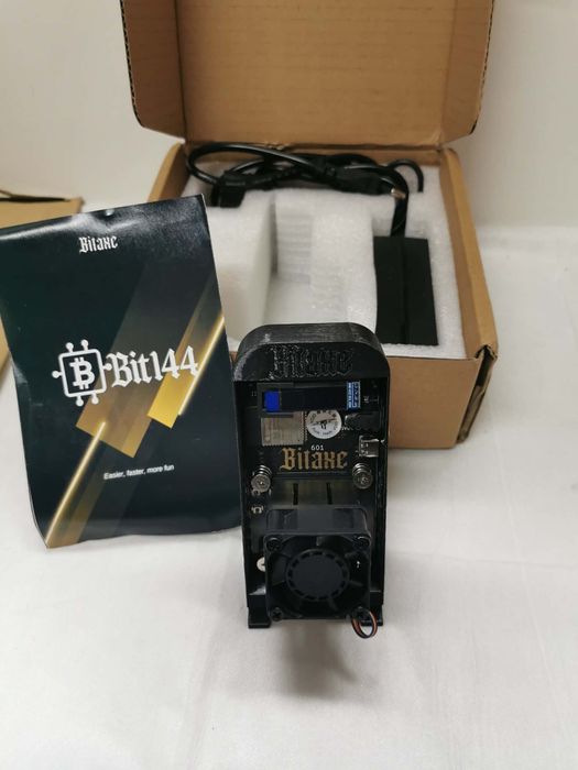 Nowa kompaktowa koparka kryptowalut typu ASIC, model Bitaxe Gamma 601