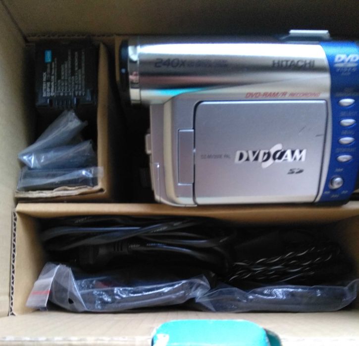 Hitachi dvdcam dz-mv350 + Samsung 8 mm camcorder VP-E807