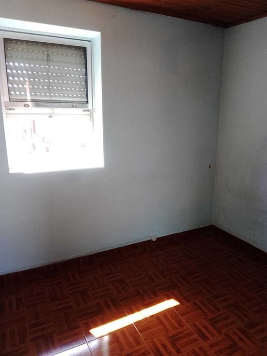 Moradia r/c 1º andar para arrendamento