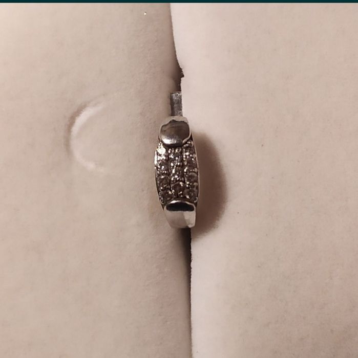 Серебряная серёжка.