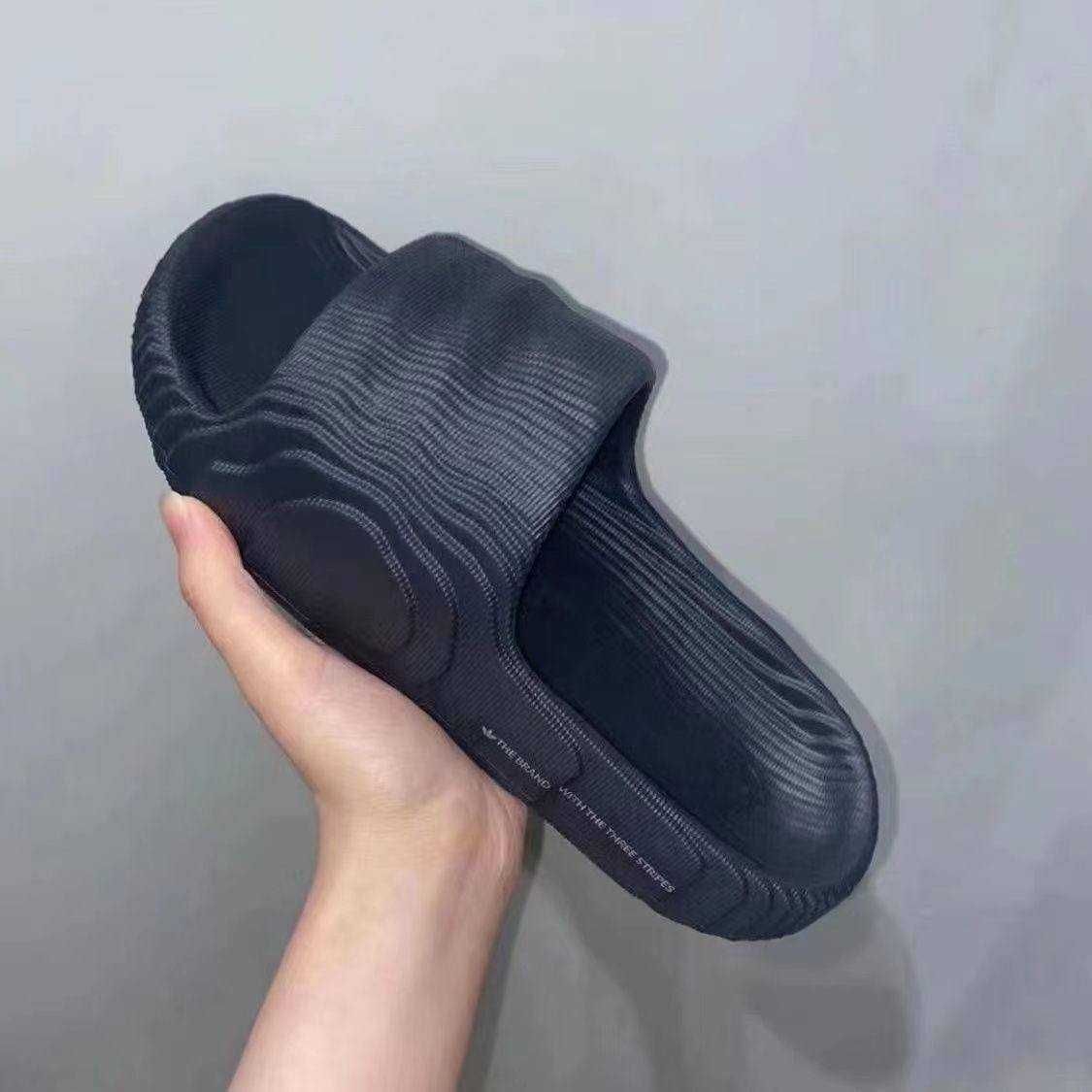 Тапки Adidas Adilette: 750 грн. - Шльопанці Київ на Olx