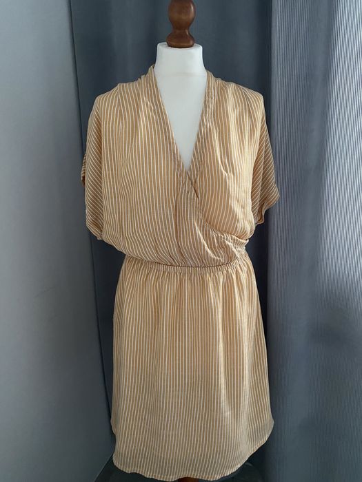 Nowa sukienka z dekoltem w serek H&M rozm.M