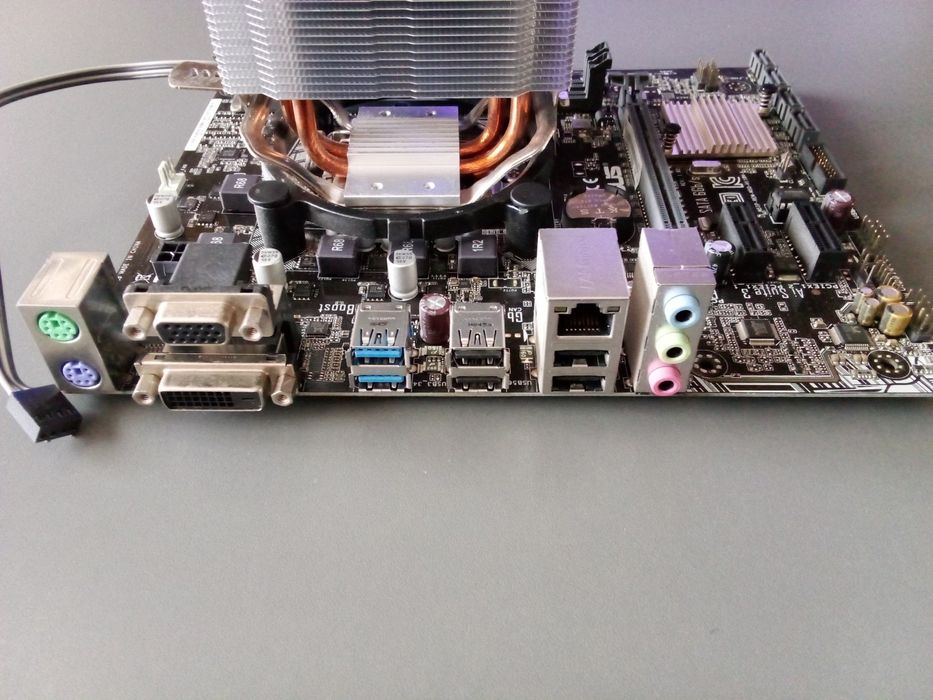 Комплект для ПК: материнська плата/процесор/оперативна пам'ять/кулер