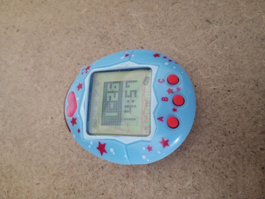 Tamagotchi azul, inclui pilha.