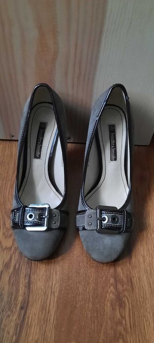 Buty na obcasie CCC tanio