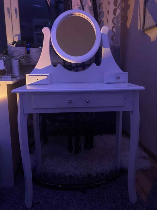 Toaletka biała dla dziewczyn