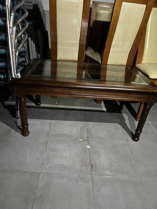 Mesa de madeira e de centro