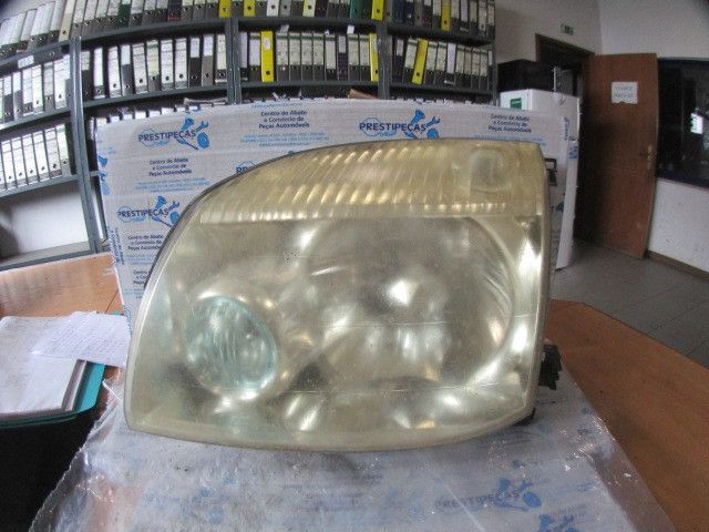 Ótica / farol esquerda NISSAN X-Trail (T30)