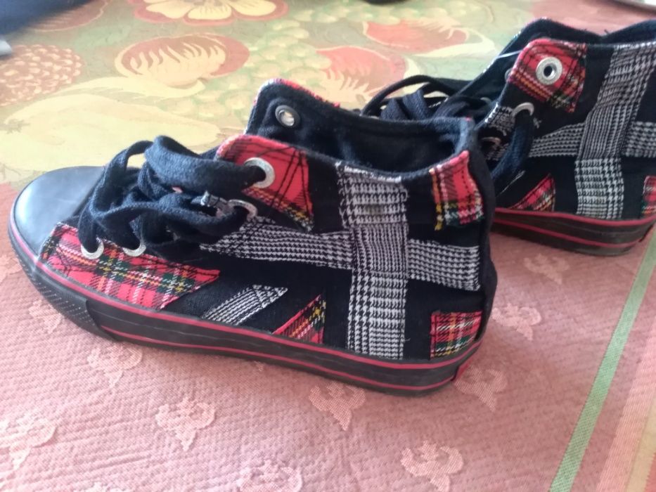 UNDERGROUND Sneakers Size 36
