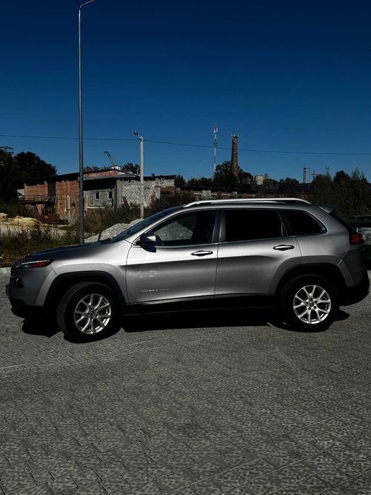Jeep Cherokee 2015 2.4 бензин 4x4
