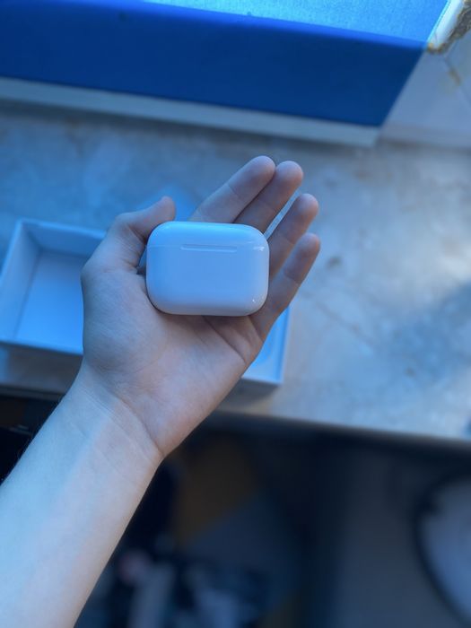 AirPods Pro 3.