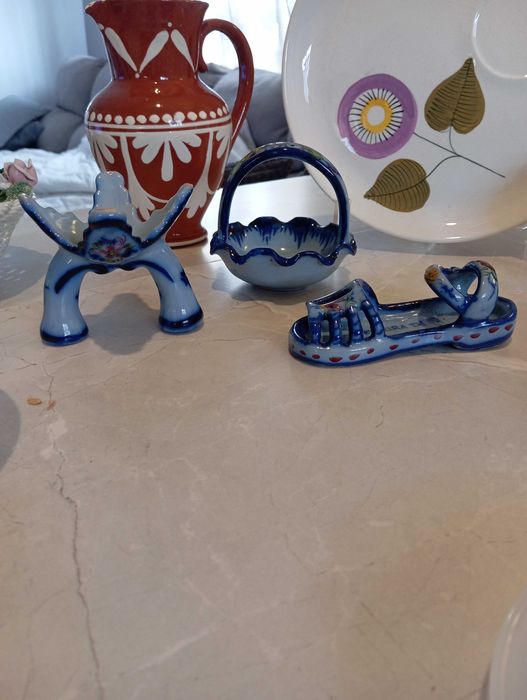 Várias peças em cerâmica decorativas