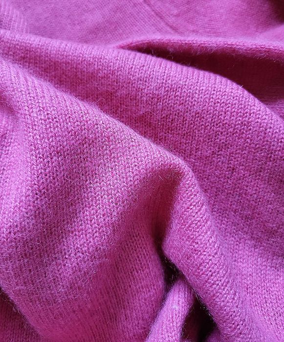 Tahari 36-38 kaszmirowy milutki sweterek