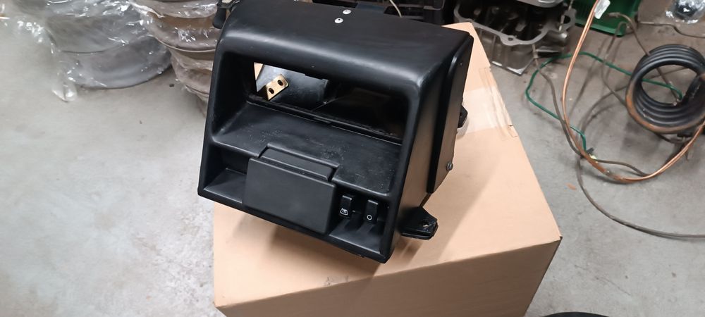 Fiat 126p konsolka środkowa nawiewy FL czarna ładny stan