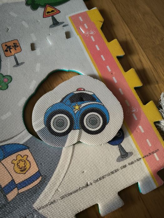 Vendo jardim puzzle de 9 peças da chicco