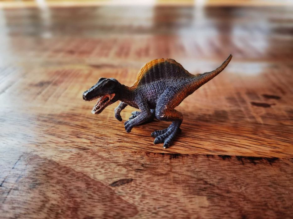Dinozaury, tygrys figurki