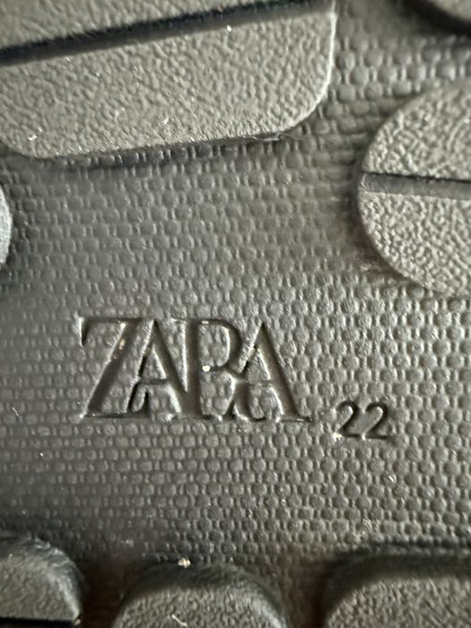 Зимове взуття Zara для дівчинки