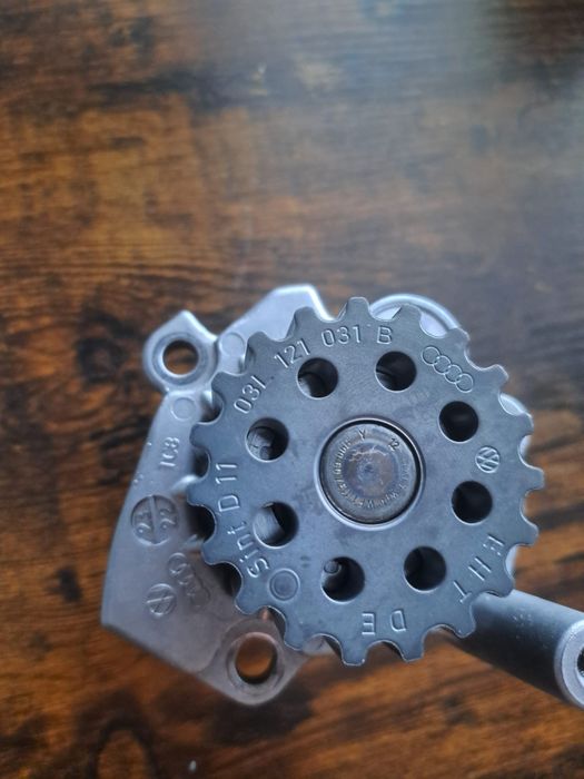 Pompa wody z uszczelką OE 03L121011P