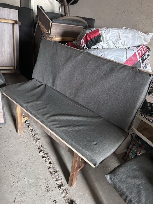 Лавки та столи для закладу, тераси, тощо