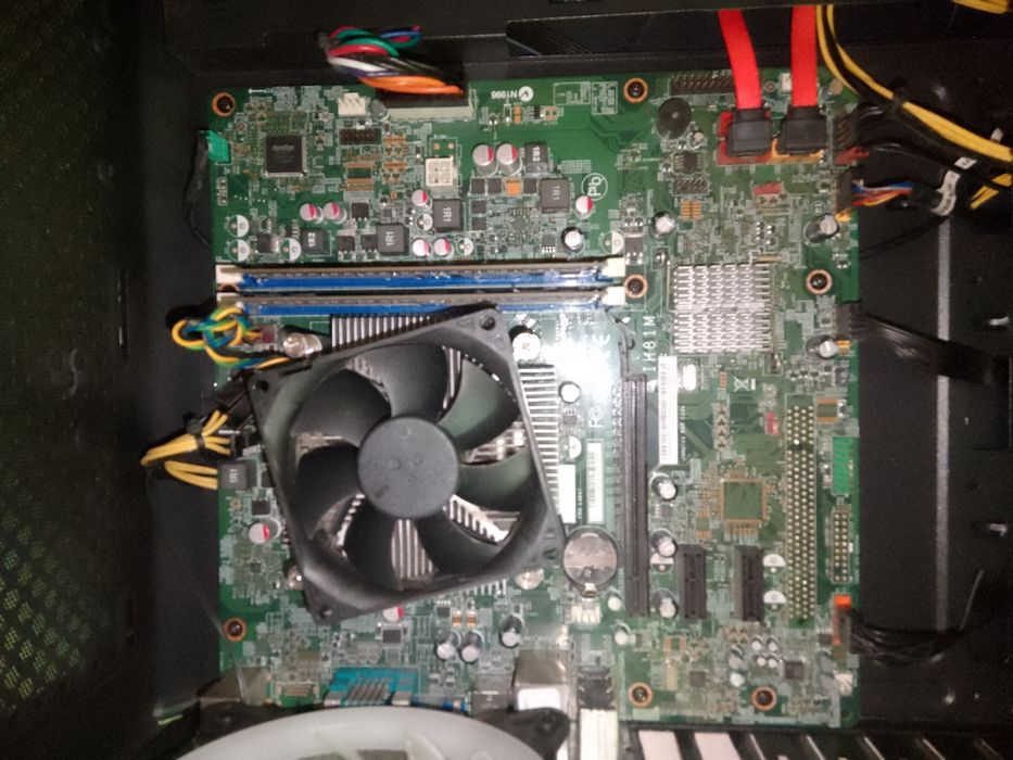 Продам комплект материнської плати процесора і Оперативної пам'яті.
Пр