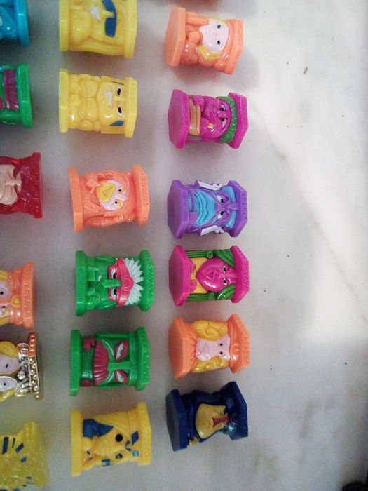 Conjunto de 40 Bonecos Abatons Diversos