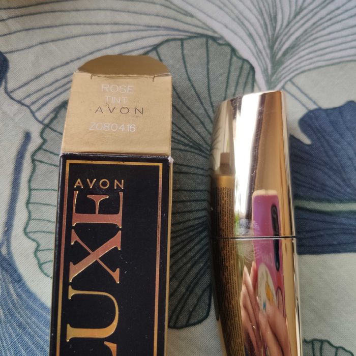 Avon Luxe jedwabista odżywka do ust Rose Tint