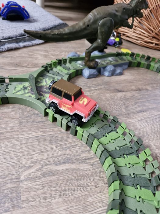 Dinomundi tor kolejka