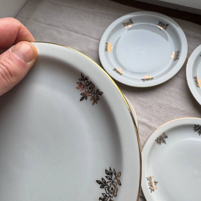 Talerze deserowe złocone Wawel porcelana PRL