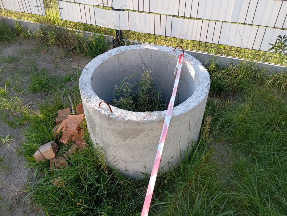 Betonowy komin do szamba