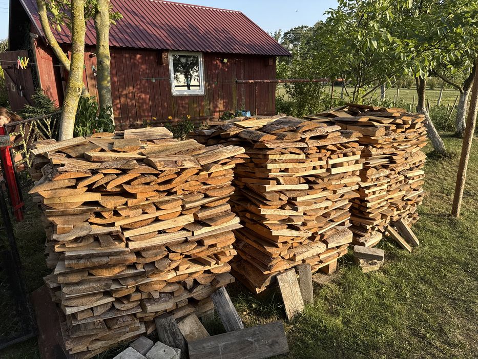 Suche drewno opałowe 3m³ – gotowe do palenia