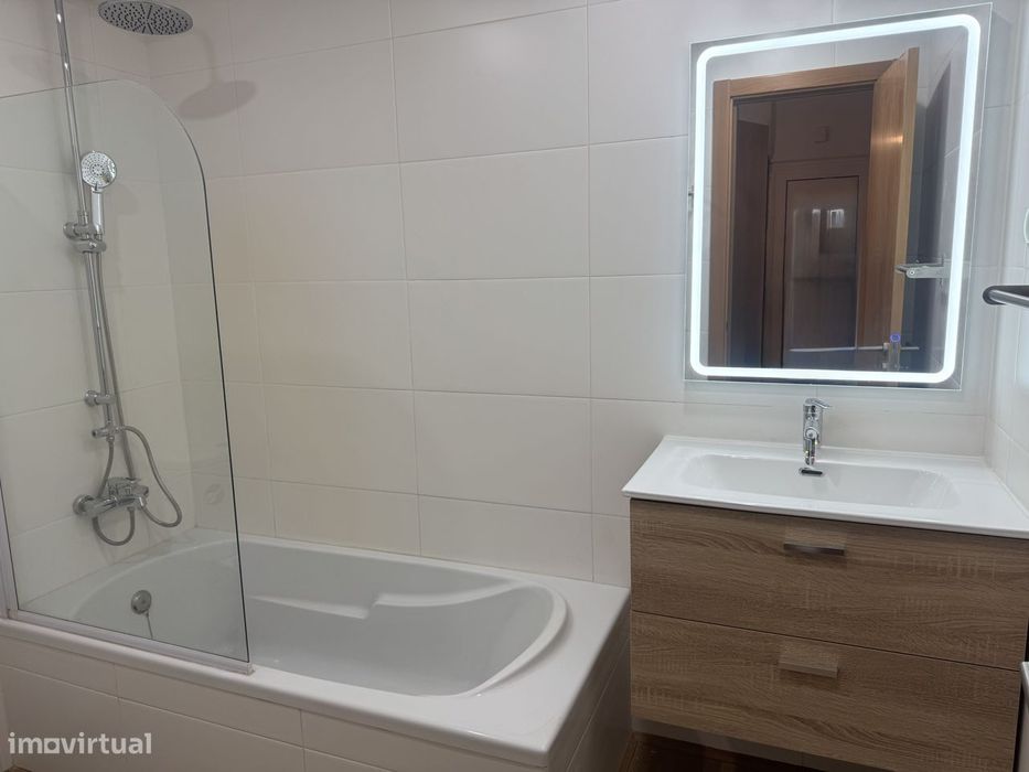 Apartamento T3 no Borel Renovado e Pronto a Habitar: Descubra o Seu R