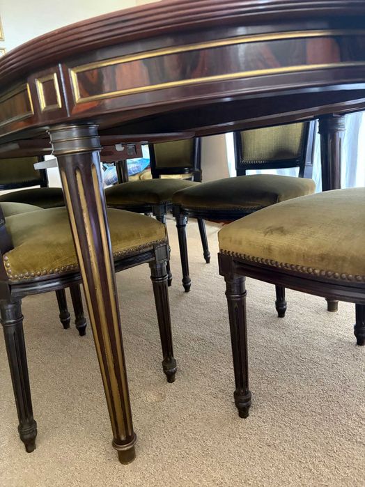 Conjunto Sala de Jantar: Mesa Extensível Pau-Santo Estilo Luís XVI + 8 Cadeiras