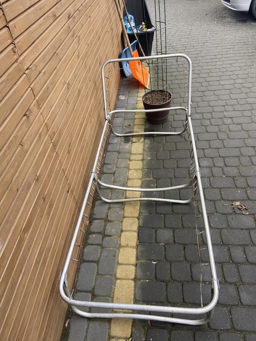 Stelaż łóżka wojskowego polowego