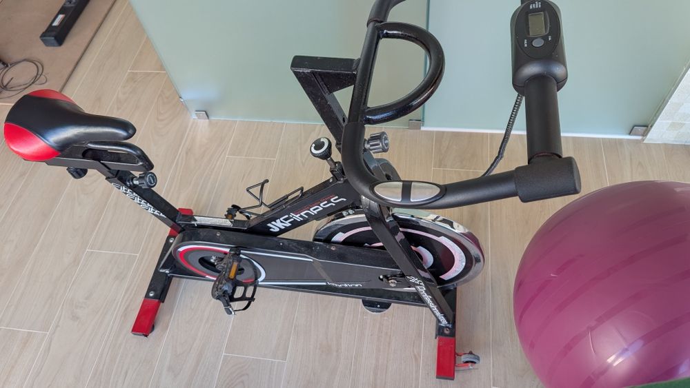 Bicicleta estática JK Fitness
