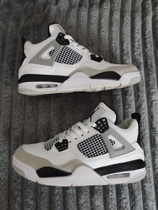 Jordan 4 Retro "Military Black"