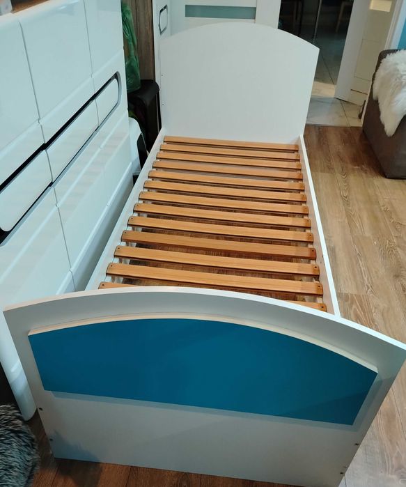 2 Luzka, komoda, schowek, 2 biurka