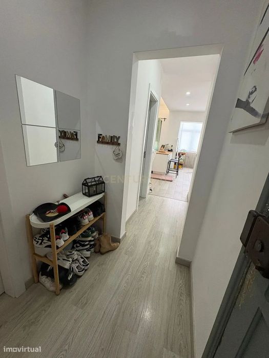 Apartamento T2 Renovado na Venda Nova – Zona Calma e Bem Localizada