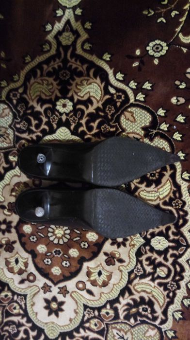 Черные кожаные женские туфли 38 размера в хорошем состоянии