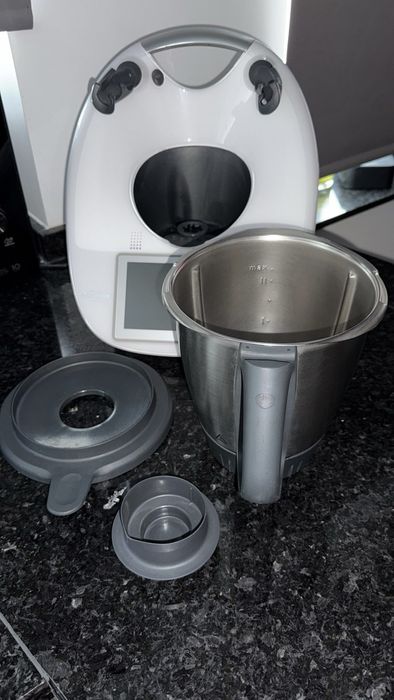 Bimby TM6 Vorwerk - Robô de Cozinha

Estou a vender a minha Bimby TM6