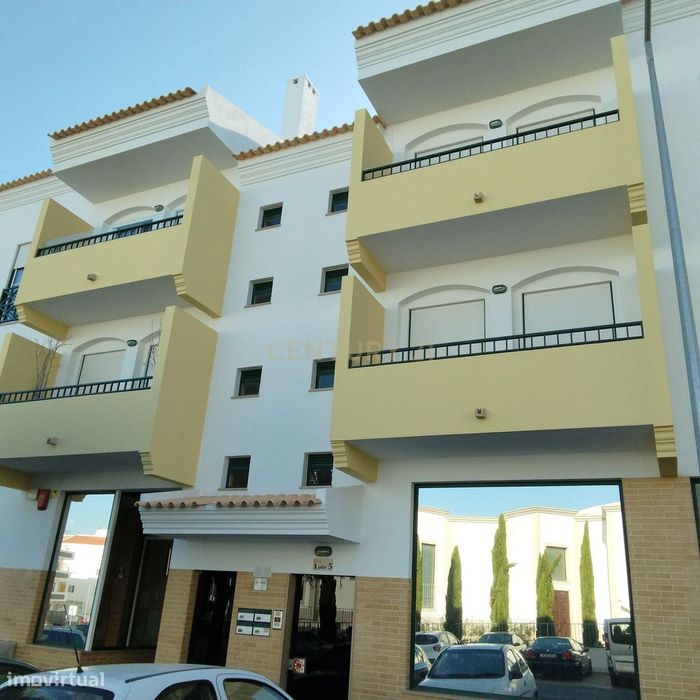 Apartamento T3 em Almancil, condomínio com Piscina, Jardim e Garagem